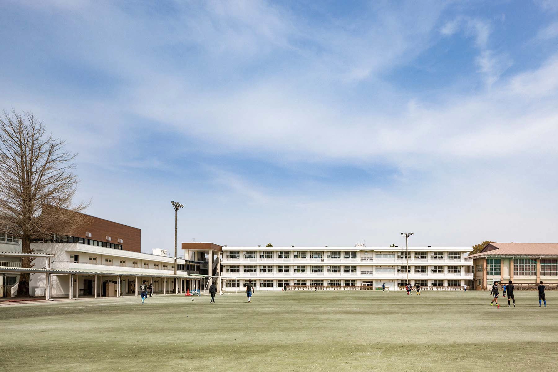 群馬県立富岡高等学校 特別教室棟｜施工例｜ニチハ株式会社