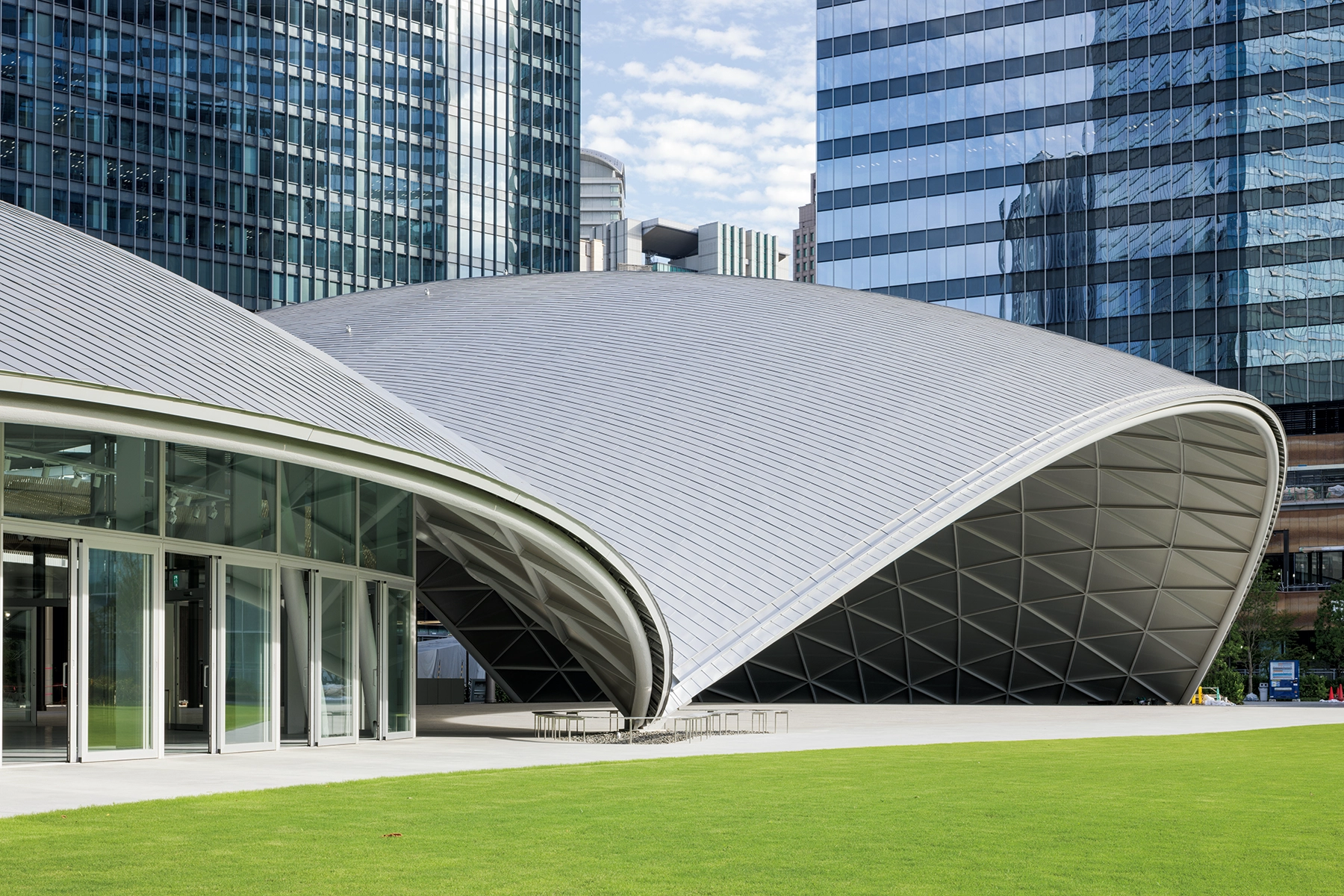 グラングリーン大阪 うめきた公園 大屋根施設｜施工例｜ニチハ株式会社