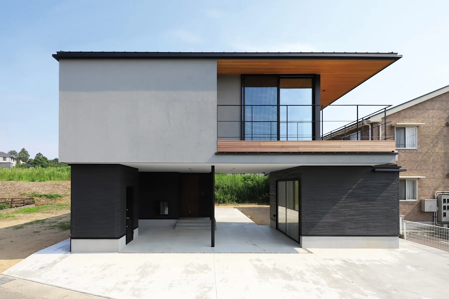 劇的に日常を変える。海の眺望をデザインに内包した高台の邸宅｜施工例