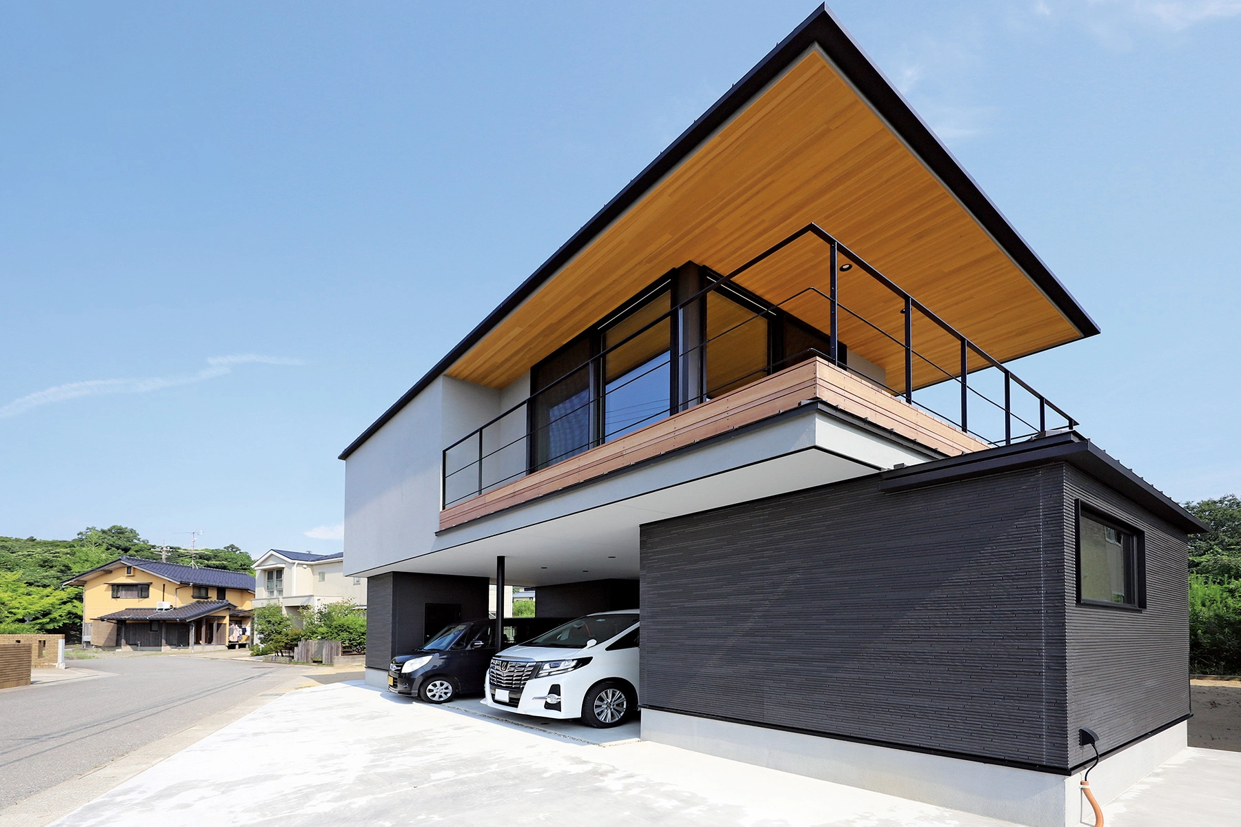 劇的に日常を変える。海の眺望をデザインに内包した高台の邸宅｜施工例