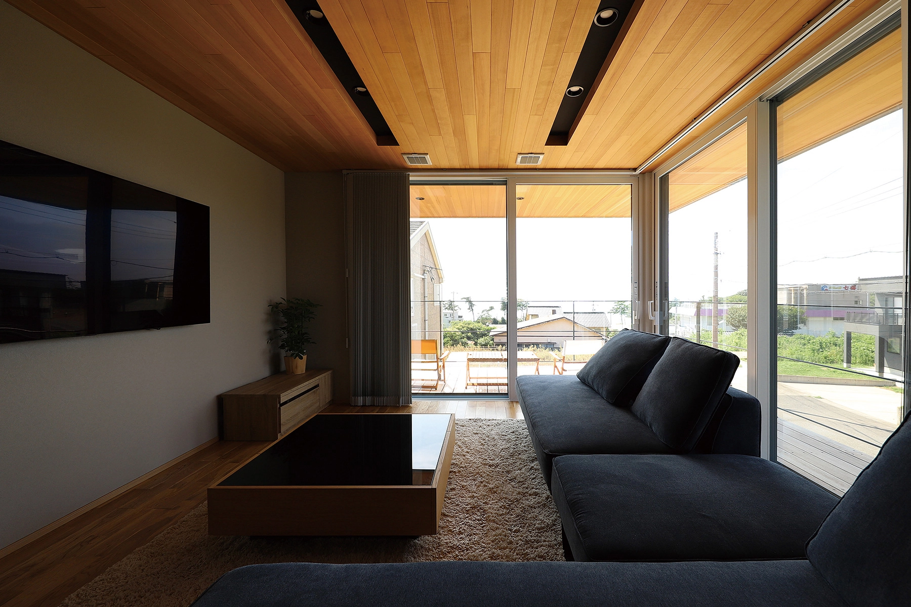 劇的に日常を変える。海の眺望をデザインに内包した高台の邸宅｜施工例